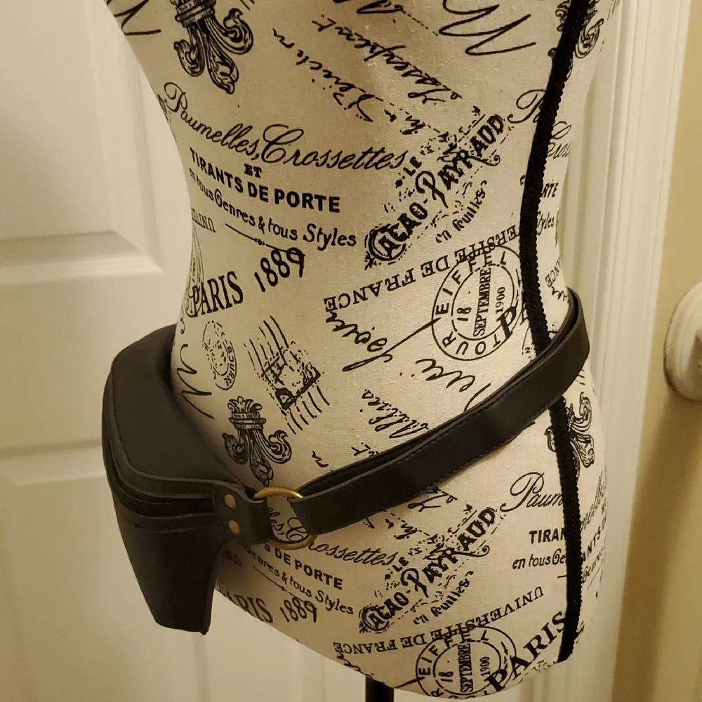 a.n.a. Black Belt Bag - Picture 4 of 6